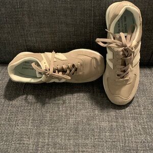 New Balance Unisex 574 V2 Lace-Up Sneaker, Beige/Off White, 10 US Men